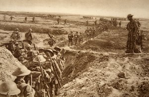 Britse infanterie rukt op in de aanval op Cambrai, 1914-19