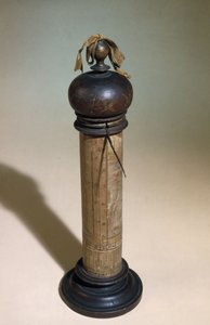 Zonnewijzerkolom geschilderd met een figuur van St. Christoffel