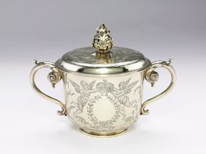 Gedekte beker, 1686 door English School