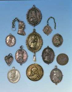 Badges van de Engelse Burgeroorlog voor de aanhangers van Karel I door English School