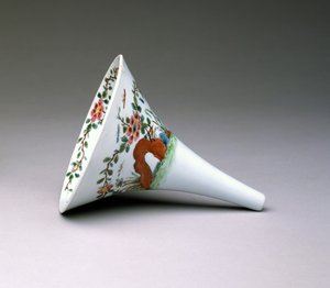 Famille Rose Wijn Trechter, Worcester Porselein, 1753-55