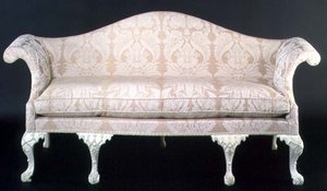 George III gestoffeerde en geschilderde sofa, late 18e eeuw