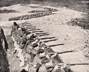 Glasgow Highlanders in loopgraven, 1915, uit 