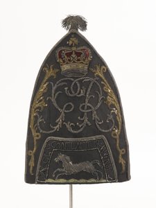 Grenadiermuts, Zuid Bn, Hampshire Militie, gedragen door Lt J B Harrison door English School