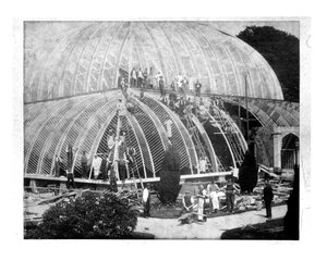 Reparaties aan de Grote Kas in Chatsworth, Derbyshire in de late 19e eeuw
