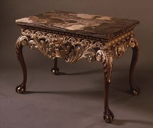 Tafel met marmeren blad en klauwpoten, ca. 1720 door English School