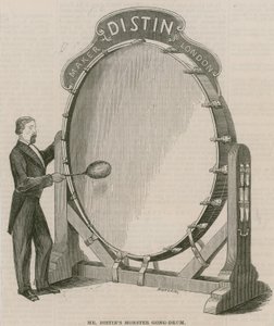 De Monster Gong-Drum van Mr Distin door English School