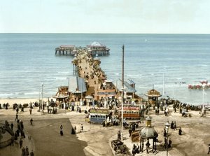 North Pier, Blackpool door English School