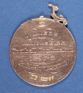 Keerzijde van een medaille van Preston North End Football Club, 1897-98 (metaal)