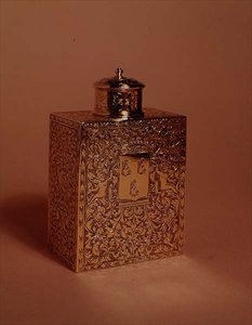 Theebus, versierd in de stijl van Gribelin, c.1700 (verguld zilver)