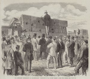 De artillerie-experimenten in Shoeburyness, inspectie van het La Gloire-doelwit na het vuren (gravure) door English School