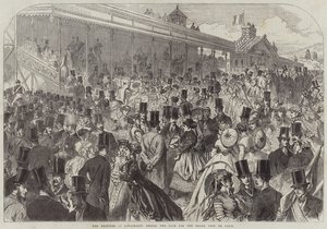 De Tribunes bij Longchamps voor de Race om de Grand Prix de Paris door English School