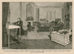 De achterkamer in Curzon Street, Londen. De kamer waarin Lord Beaconsfield meestal zaken deed en waarin hij stierf