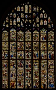 Het oostelijke raam met Norwich School glas (C15) Reset panelen door English School