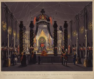 De lijkstaat van de overblijfselen van F M De Hertog van Wellington in Chelsea Hospital, november 1852 door English School