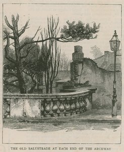 De nieuwe anti-zelfmoordhekken bij Highgate Archway: de oude balustrade aan elk uiteinde van de boog door English School