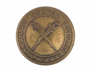 Tuniek knoop, Malay State Guides, 1896-1919 door English School