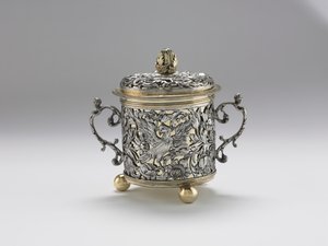 Tweehandige Beker, 1677 door English School
