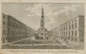 Uitzicht op de noord- en zuidkant vanaf het westen van St. Clements Church door English School