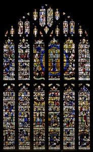 Raam N5 met het Magnificat raam in het noordtransept door English School