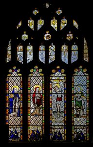 Raam n3 met St. Antonius, Maagd Maria, St. Johannes bij de Kruisiging. Schenkers