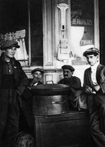 Straatverkopers van geroosterde kastanjes, Parijs