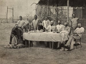 Anti-slavernij society banket bij Italiaans consulaat in Boma, Democratische Republiek Congo, gravure door Ernesto Mancastropa van foto door Giuseppe Corona, uit L