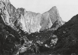 Hua shan, Shensi, De cilinder van de Berg van de 5 Pieken, Midden en Westelijke Piek door Ernst Boerschmann