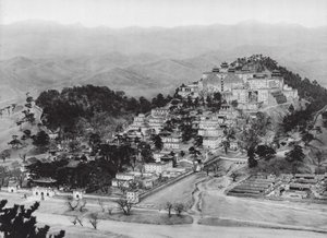 Jehol, Potala, Chihli, Het Lama-klooster Potala in Jehol, Uitzicht vanuit het zuidoosten (zwart-wit foto) door Ernst Boerschmann