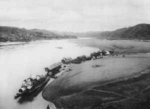 Kuei kiang, Kuangsi, Kuei Rivier, boten langs de oevers door Ernst Boerschmann