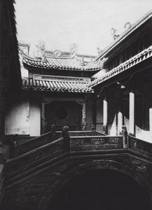 Ningpo, Fukien hui kuan, Chekiang, Voorhof in de Fukien Club door Ernst Boerschmann