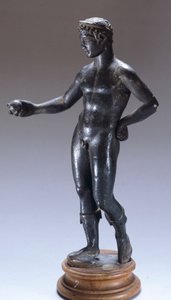Bronzen figuur die een offer brengt. Etruskische beschaving, 4e eeuw v.Chr.