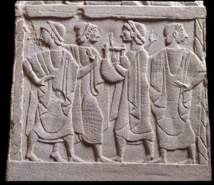 Dansscène, laag reliëf van marmeren grafsteen door Etruscan Etruscan