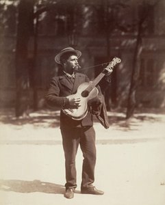 Gitaarspeler, Parijs door Eugène Atget