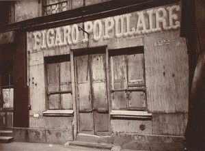 Le Figaro populaire, 122 Boulevard de la Villette (gevel van een barbierzaak, 122 Boulevard de la Villette) door Eugène Atget