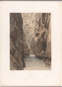 Wandelaars op een brug door de Trientschlucht