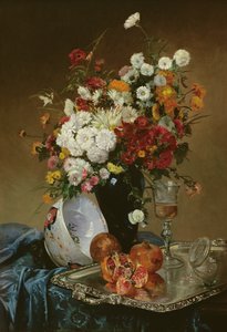 Stilleven met bloemen en granaatappels