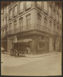 54 Rue Saint-Honoré en 1 Rue des Prouvaires, (1° Arr.) door Eugène Atget