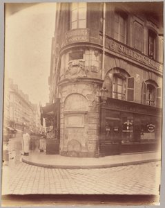 Fontaine de la Reine, rue Greneta en rue Saint-Denis door Eugène Atget