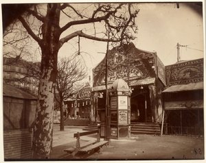 Fête Vaugirard (straatmarkt en kiosk) door Eugène Atget