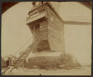 Montmartre, Moulin de la Galette, Rue Lepic door Eugène Atget