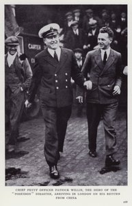 Opperofficier Patrick Willis, de held van de "Poseidon" ramp, arriveert in Londen na zijn terugkeer uit China door European Photographer