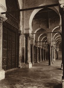 Kairuan, gedeeltelijk uitzicht op de Grote Moskee door European Photographer
