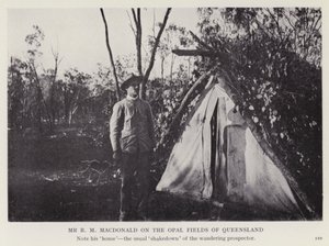De heer R M Macdonald op de opaalvelden van Queensland door European Photographer