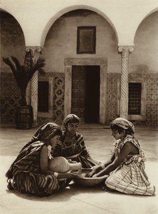 Tunis, Groep vrouwen in een Arabisch huis