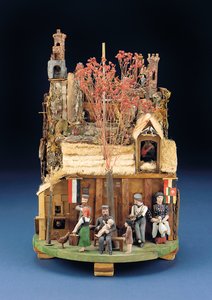 Een militaire mechanische scène van soldaten, de houten figuren buiten een rieten huis, eind 19e eeuw