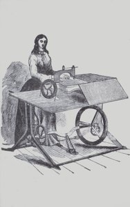Vrouw die een naaimachine gebruikt
