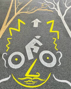 Fietser en bewegwijzering, ca 2020-24 (digitale kunst) door Evan Sklar