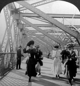 De promenade, Williamsburg Bridge, New York, VS, ca. 1900 door Excelsior Stereoscopic Tours