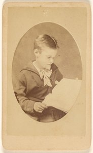 [Ongeïdentificeerde jongen leest, in ovale stijl].